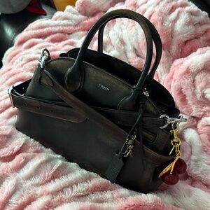 Coach Empire 28 in Loved Leather